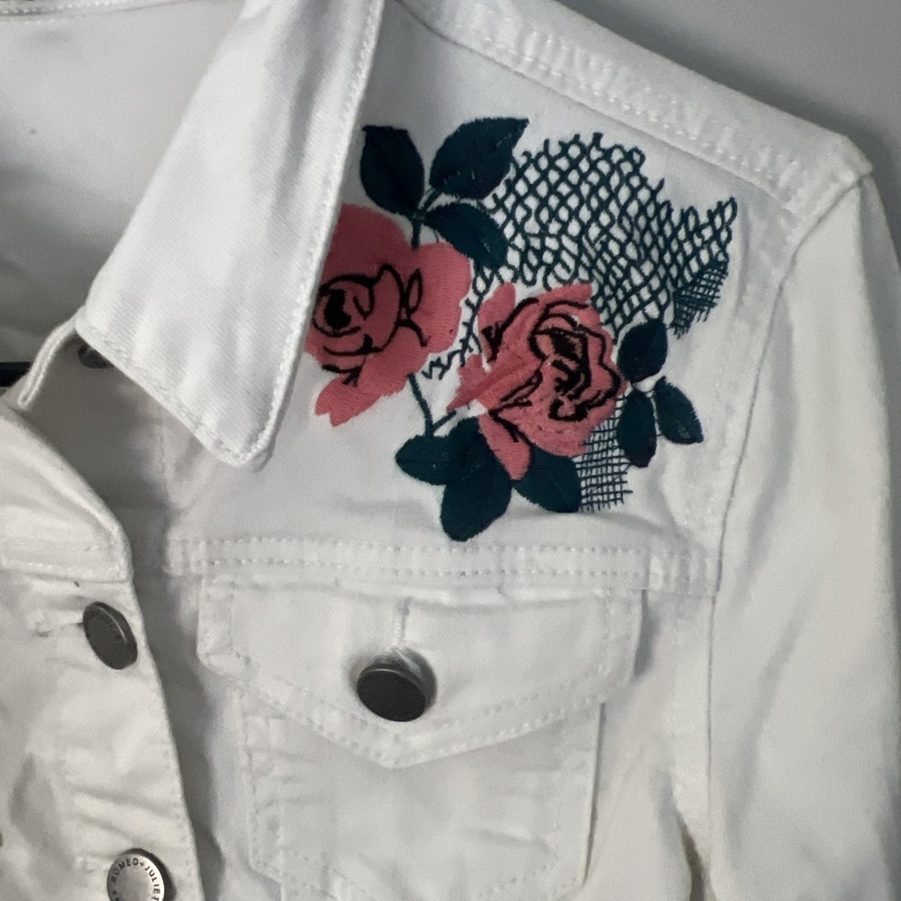 Romeo And Juliet White Denim Embroidered Jacket Size A - Picture 3 of 5